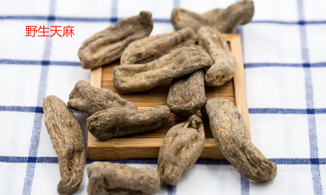 野生天麻和人工天麻的区别有:颜色不同,个头不同,形状不同.